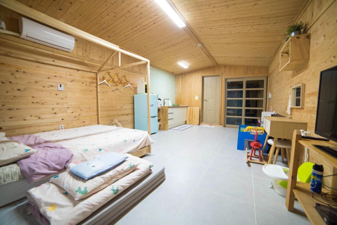 Jeju Sunflower Pension Согвіпо Екстер'єр фото